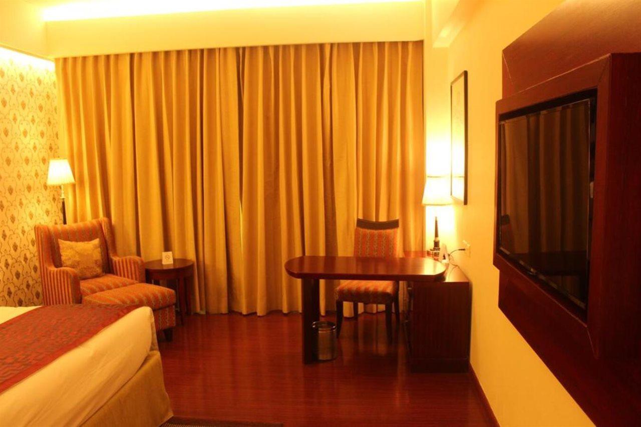 Hotel Ramada By Wyndham Jaipur Jaisinghpura Extérieur photo