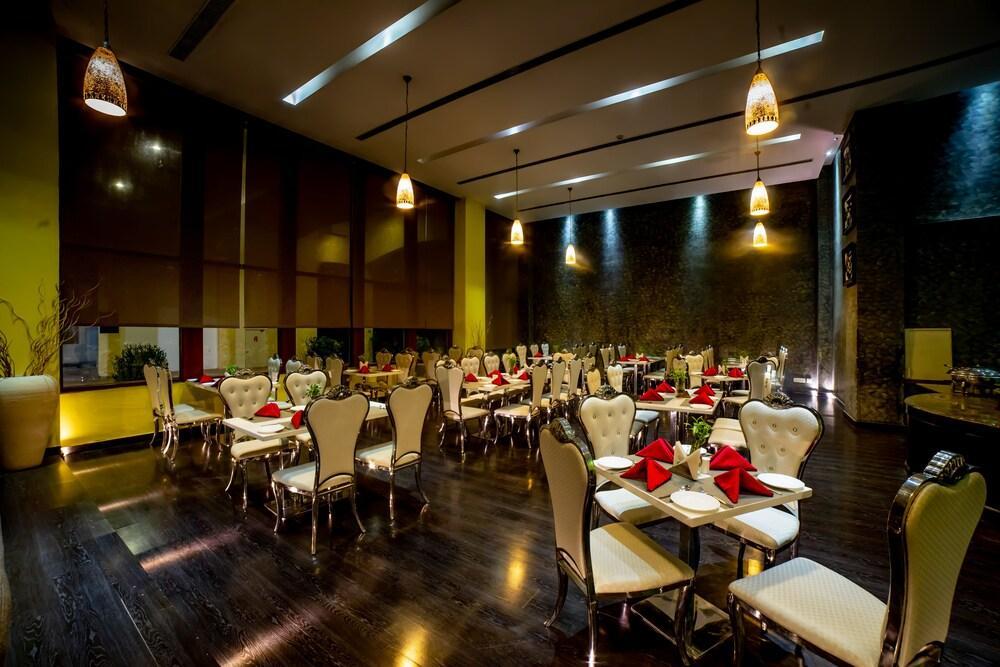 Hotel Ramada By Wyndham Jaipur Jaisinghpura Extérieur photo