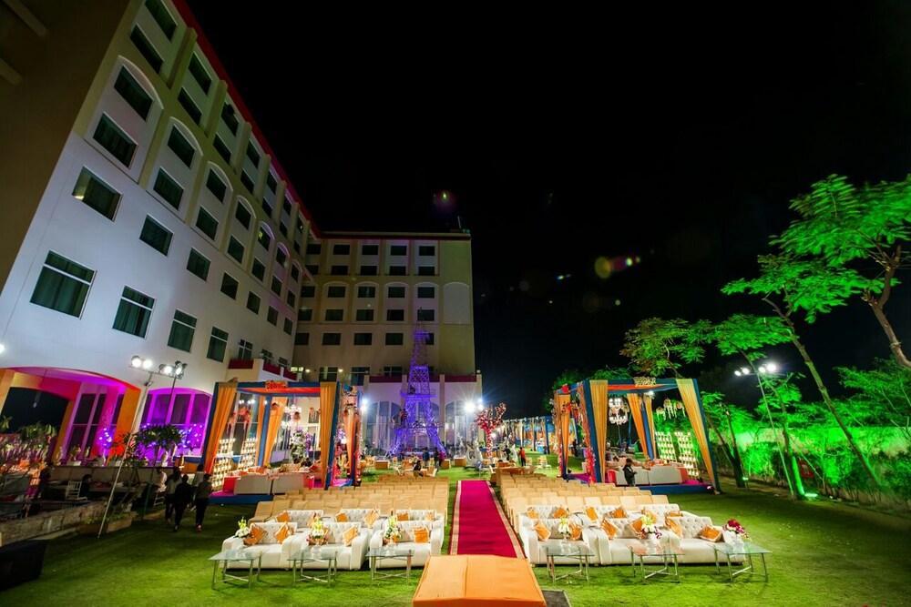 Hotel Ramada By Wyndham Jaipur Jaisinghpura Extérieur photo