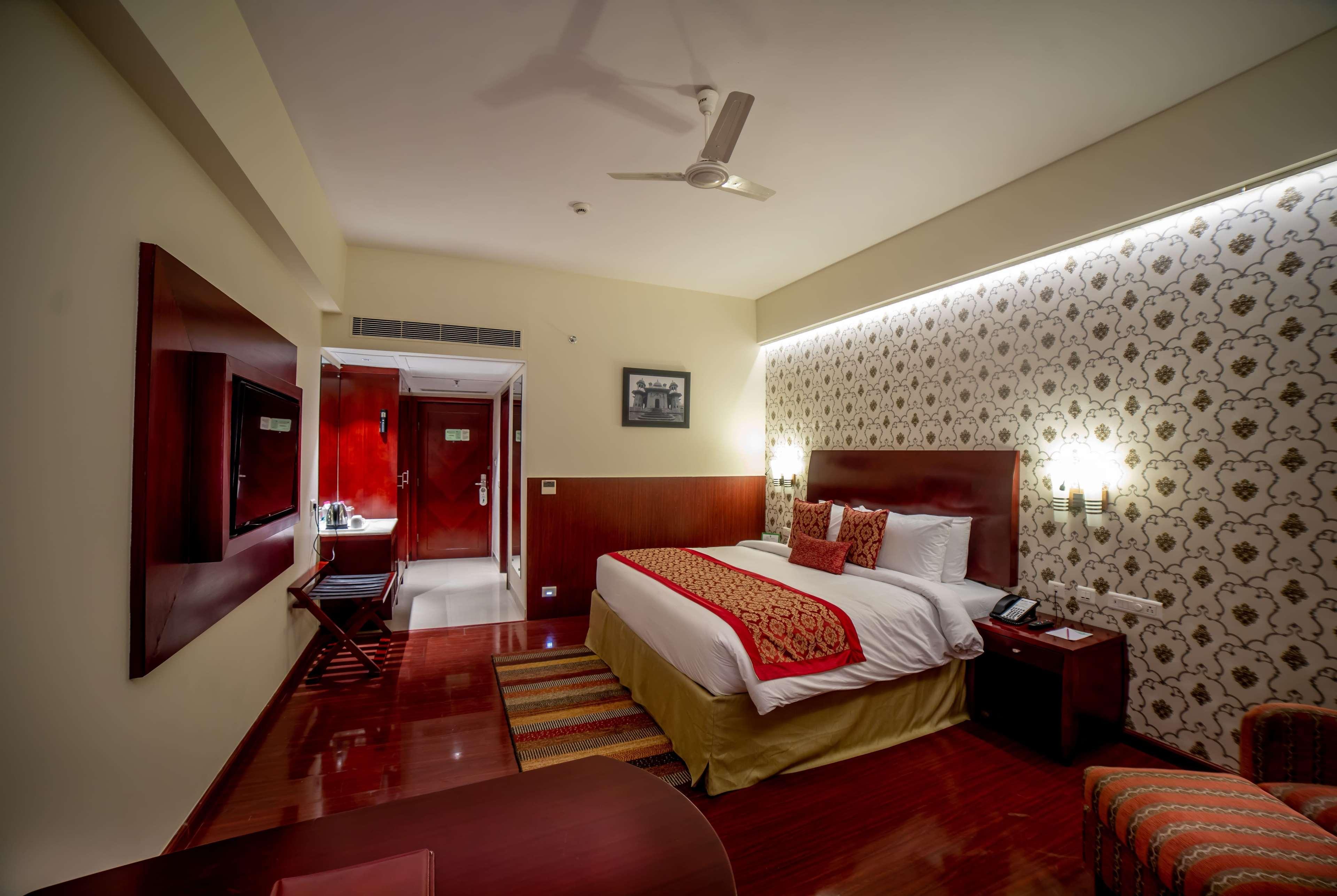 Hotel Ramada By Wyndham Jaipur Jaisinghpura Extérieur photo