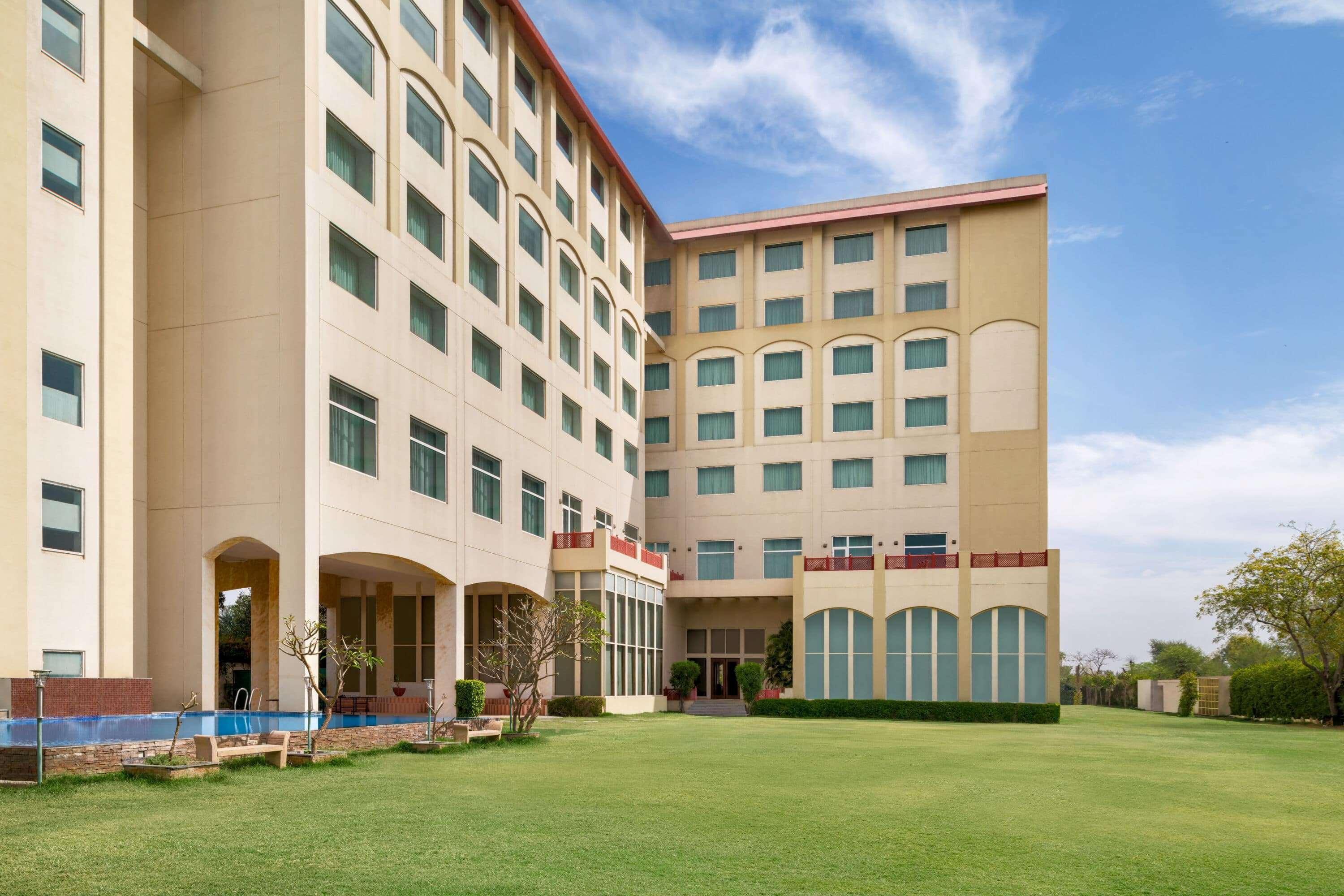 Hotel Ramada By Wyndham Jaipur Jaisinghpura Extérieur photo