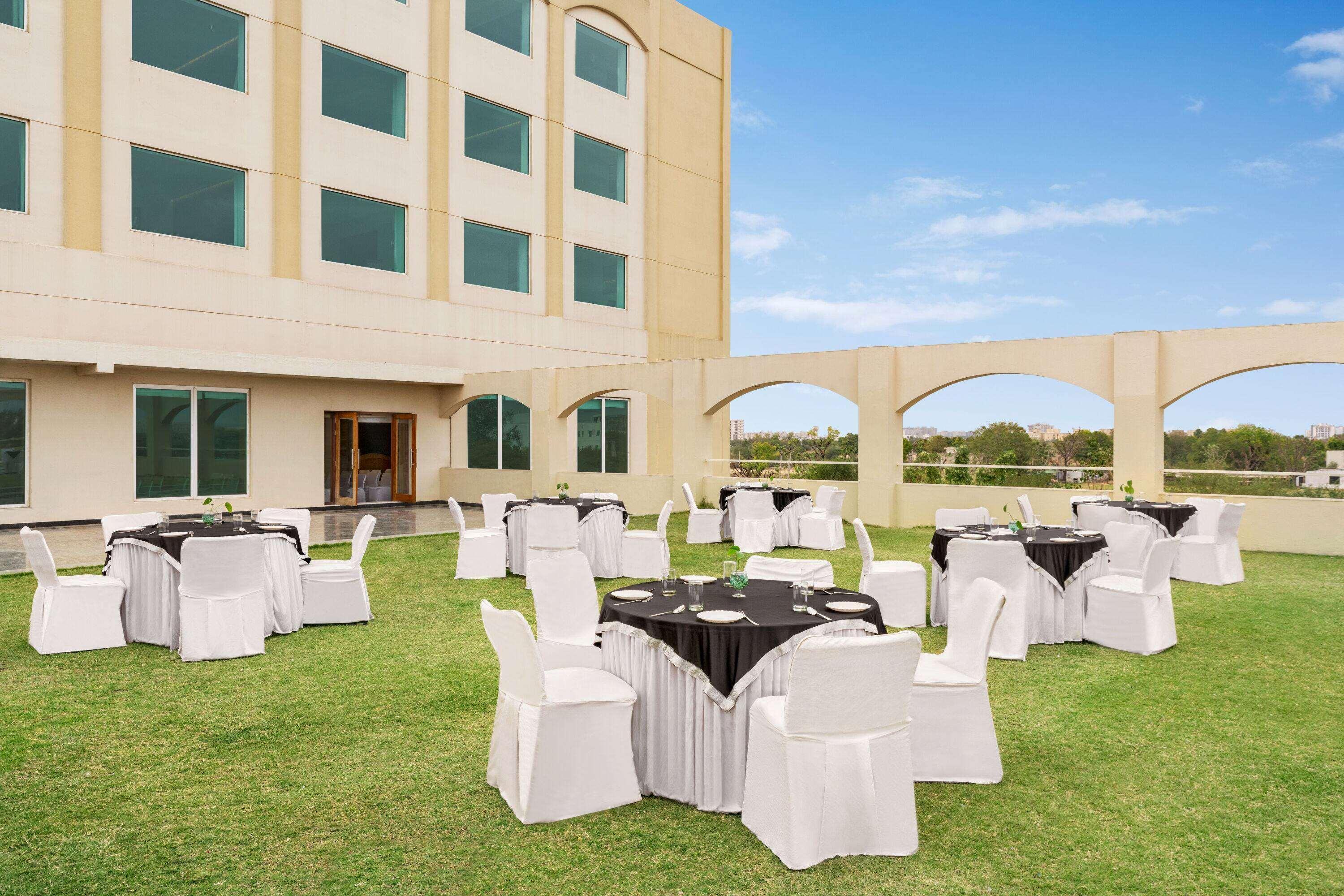 Hotel Ramada By Wyndham Jaipur Jaisinghpura Extérieur photo