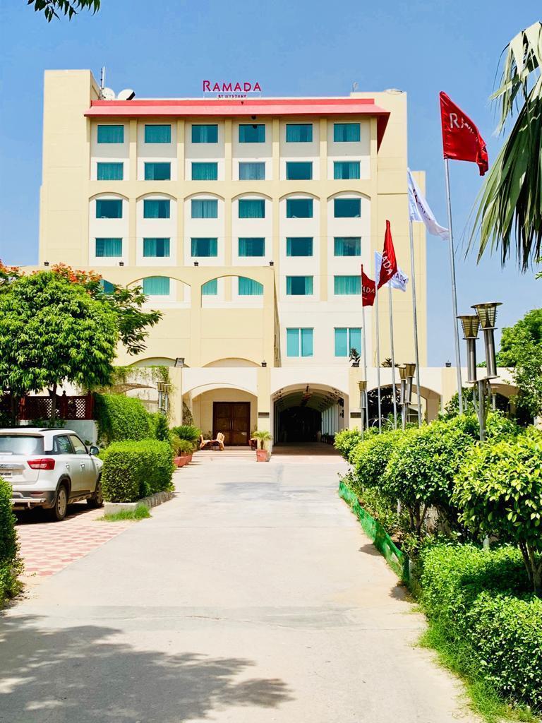 Hotel Ramada By Wyndham Jaipur Jaisinghpura Extérieur photo